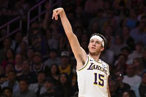 湖记：湖人3节罚39个但裁判末节有些矫枉过正 干脆不吹国王犯规了