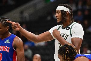 稳定发挥！迈尔斯-特纳12中7&三分6中3 砍下17分7板3助2帽