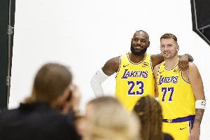 东契奇：以里夫斯的表现 加上詹姆斯即将回归 我们的进攻还能提升