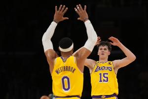 史上仅两人赛季前5场场均至少34分5板10助 里夫斯&MVP赛季威少