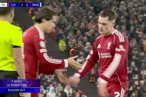 利物浦再做调整，维尔茨、罗伯逊被换下，凯尔凯兹、基耶萨登场