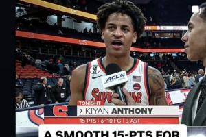 甜瓜儿子基扬大学首秀15分！詹姆斯：好样的小侄子 向你致敬