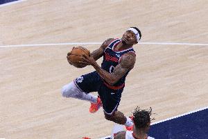 被嘘懵了？比尔在太阳球迷漫天嘘声中 半场11中2仅5分